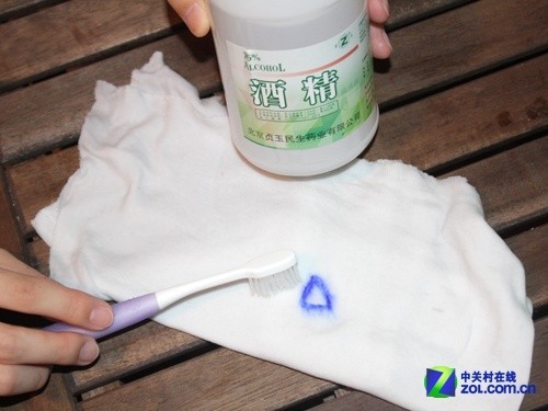 怎样去除圆珠笔印-怎样去除衣服上的圆珠笔印
