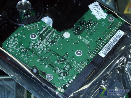pata硬盘pcb电路板特写_电路图分享 西部数据160GB 2MB PATA硬盘PCB电路板特写 西部数据160GB 2MB PATA硬盘外部接口采用PATA,也就是通常所说的IDE并口,产品享受第一年经销商店面质保,以及后两年总代理付费质保。