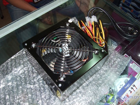 ǿ������ ��������400W��Դ����359ԪͼƬ����,ͼ2-ZOL�йش����ߵ�2��