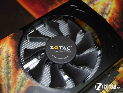 一起激战 穿越火线首选索泰650雷霆显卡 