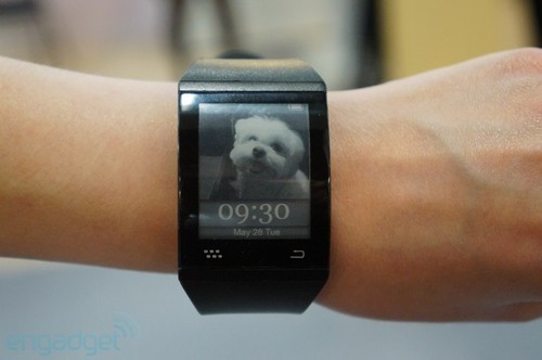 超级省电 国外厂商推出E-Ink智能手表_液晶显示