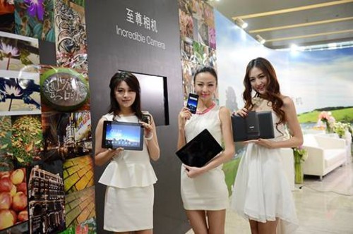 简单方便易用华硕PadFone无限一秒手机变平板 