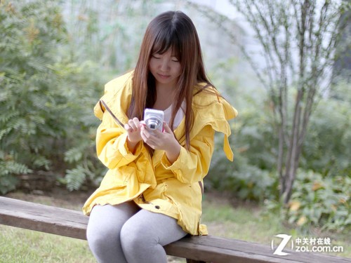 SNS女王大人 三星S4 Zoom社交分享新体验