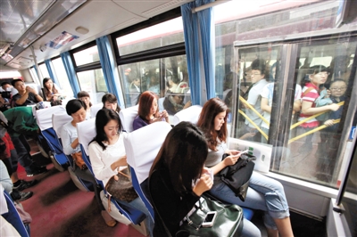北京道路拥堵不堪 地铁涨价怎么上班?