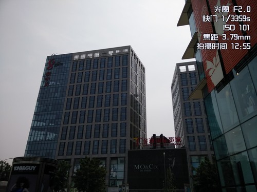 在天空占较大部分的样张当中,由于这部分光线较强容易造成其他部分曝光不足;后面的HDR样张可以很好的解决这一问题