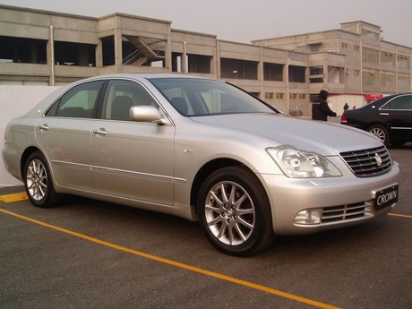 【皇冠 3.0Royal 真皮版和迈腾2.0TSI 豪华型哪