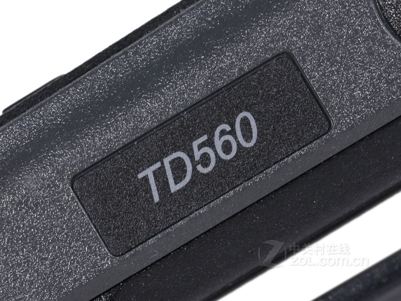 首先把TD560是数模对讲机,兼容数字和模拟制式,并且具有超强的信号,电池比同容量的模拟对讲机要多使用40%的时间 半键盘加屏幕的设计,对于一些需要通过屏幕查看对讲机信息又不需要很多数据键盘操作的用户还是蛮实用的,可以内置短信,一键发送。。。。。。
