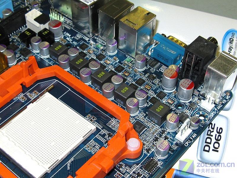 ���Σ�GIGABYTE��GA-MA790X-DS4ͼƬ���� ��3�� -ZOL�йش����ߵ�3��