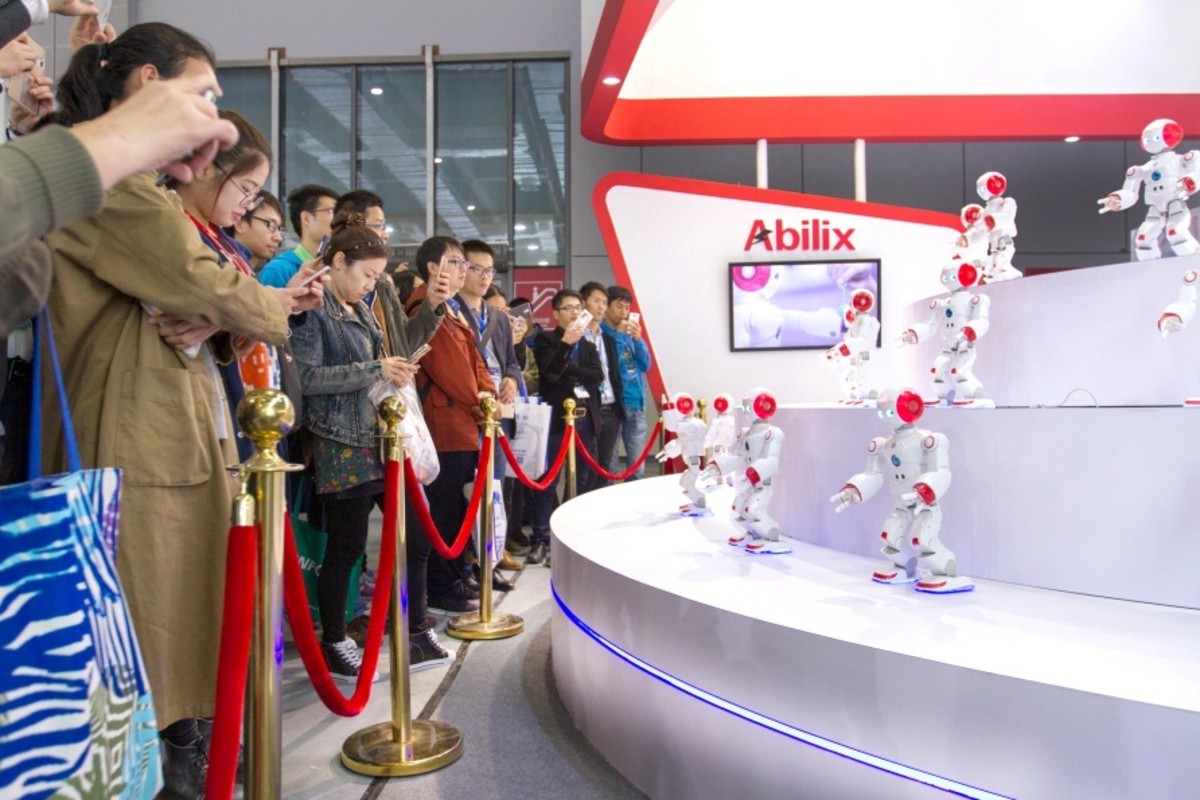 【高清图】能力风暴教育机器人助力中国制造2