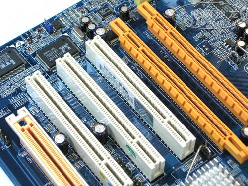 ���ˣ�Gamen��GMI915P-UltraͼƬ���� ��6�� -ZOL�йش����ߵ�6��