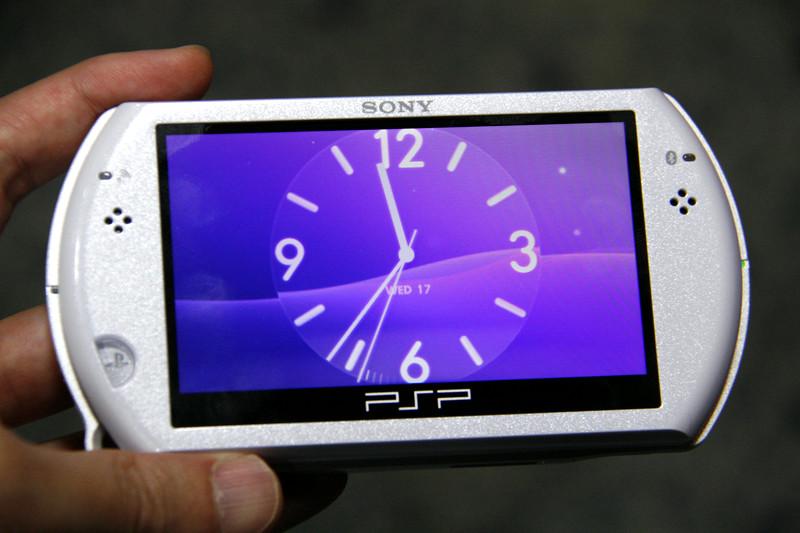 �����Ƕȿ��»� ϸ��PSP Go�ļ����ŵ�ͼƬ����,ͼ2-ZOL�йش����ߵ�2��