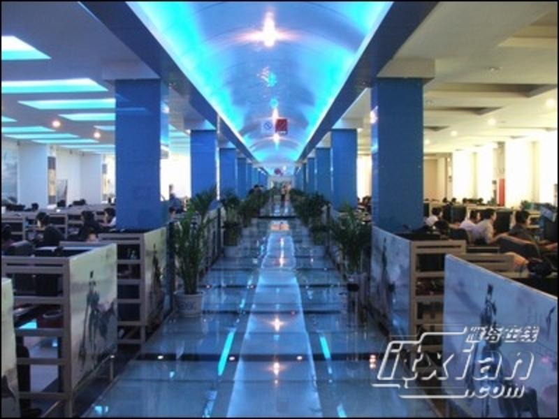 世界最大的网吧用什么显示器?中国龙网城一瞥