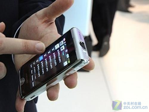 投影手机大放异彩 三星I7410小幅度降价_三星
