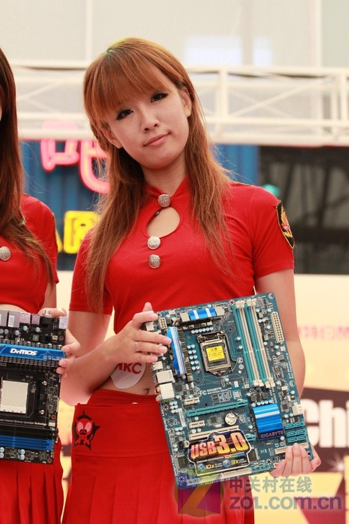 <em>瘪</em>脸妹风情万种 看ZOL展台的<em>美女</em>与主板_技嘉