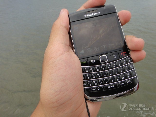 ��ݮ��BlackBerry��9700��Onyx��ʵ��ͼͼƬ���� ��3�� -ZOL�йش����ߵ�3��
