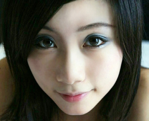 美图秀秀快速消灭痘痘 展现MM完美自拍_美图