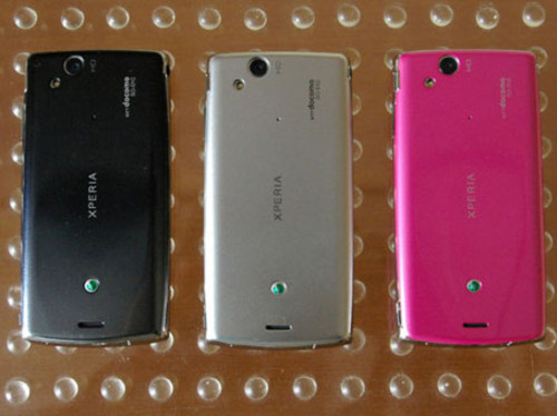 粉粉嫩嫩好甜美 樱红Xperia arc亮相日本_手机