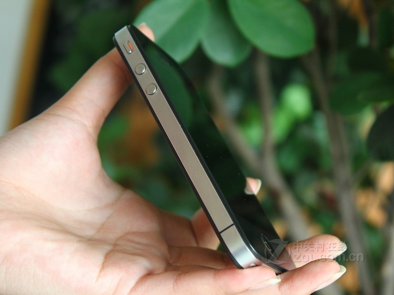 【人物外拍图】苹果iPhone4黑色右侧图片 图8