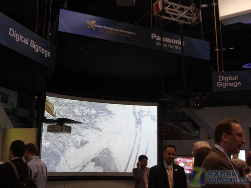 infoComm2011:松下展出弧形拼接系统 