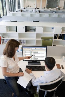 商务范儿 带你认识三星智翼SA450显示器