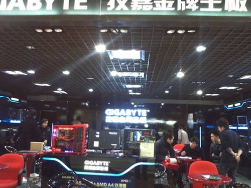 技嘉GTX 560Ti撑腰喋血主机怒奔3D游戏