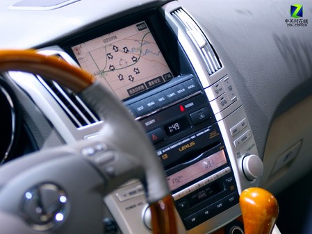 �׿���˹һ��SUV�ĵ����豸 