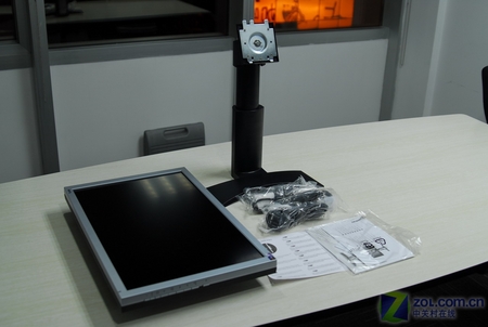 �̵�2006 LCD��ʾ��������չ��ǰ����ͼƬ����,ͼ3-ZOL�йش����ߵ�3��