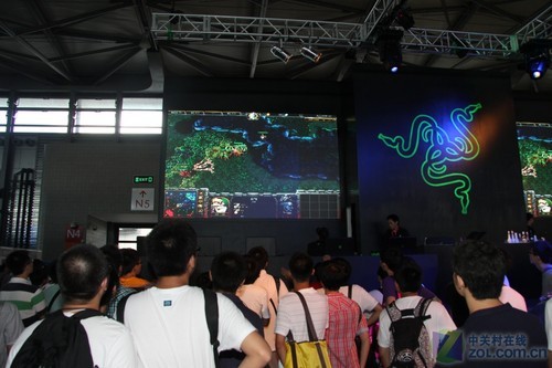 洋妞 DOTA一个也不少 Razer展台美女秀