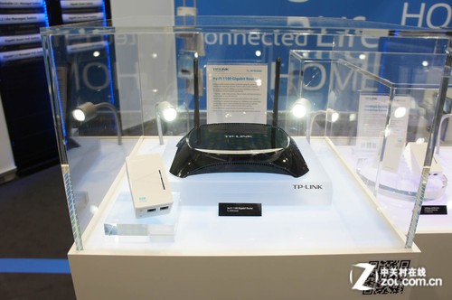 TP-Link��ҫCeBIT2013 �ջ�IF��ƴ� 