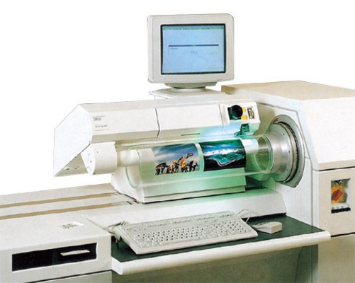 海德堡的滚筒扫描仪(图:nationhonour.com.hk)