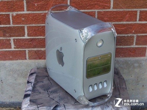 台式机 正文   在1999年9月,苹果发布了g3的升级机型g4,不过机身颜色