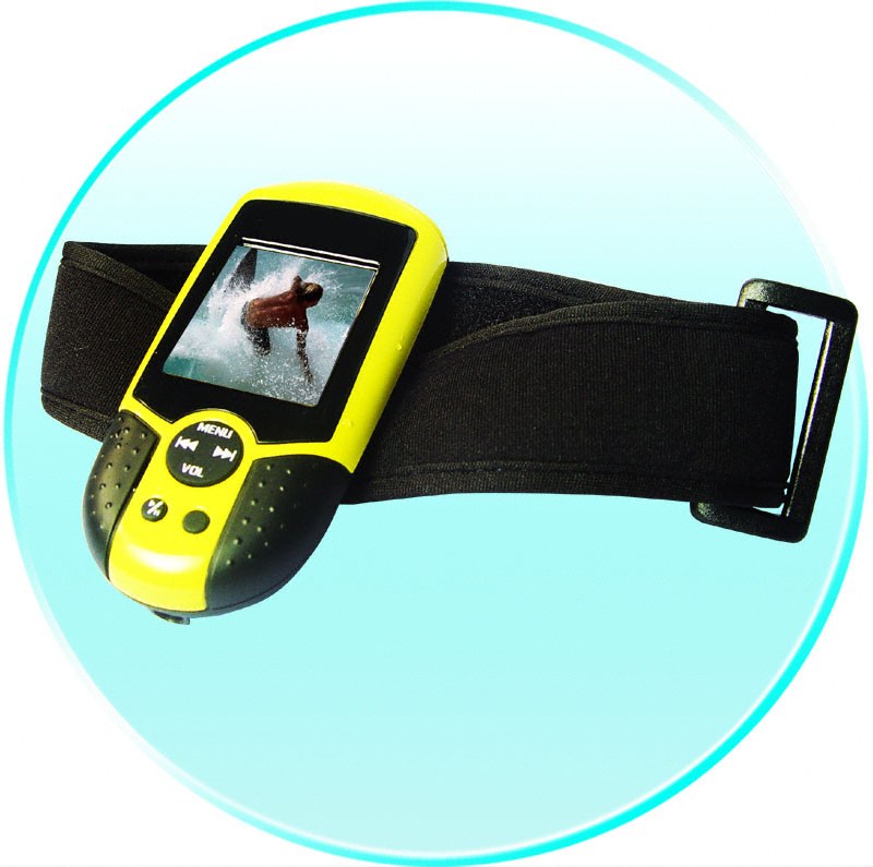 【高清图】 水下3米照样工作 防水型mp3播放器亮相图3