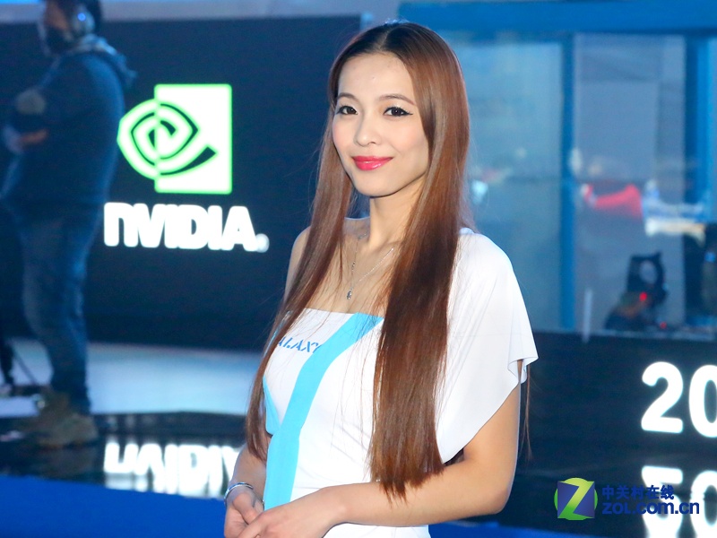 �������ϴ�ģ Ӱ�ۼ��껪��Ů�ɾ�����