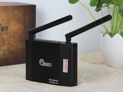 极路由 极壹S硬盘版 外观图