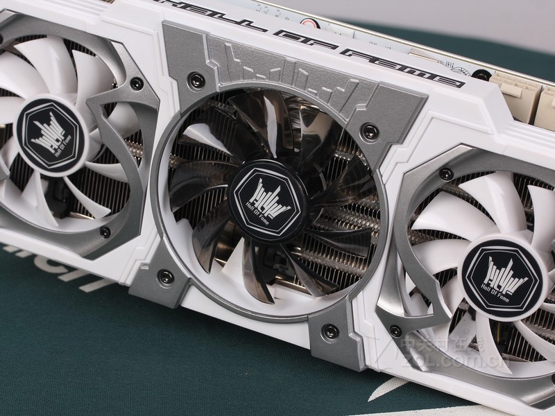 影驰gtx 980名人堂 实拍图(29/38)