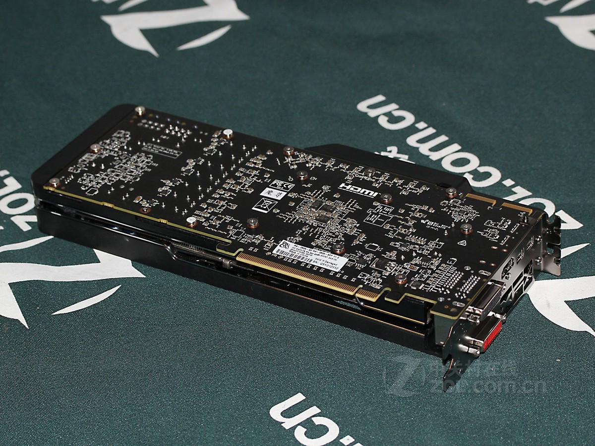 显卡 xfx讯景显卡 xfx讯景r9 280 6g魔尊 图片 实拍图 5 / 13隐藏