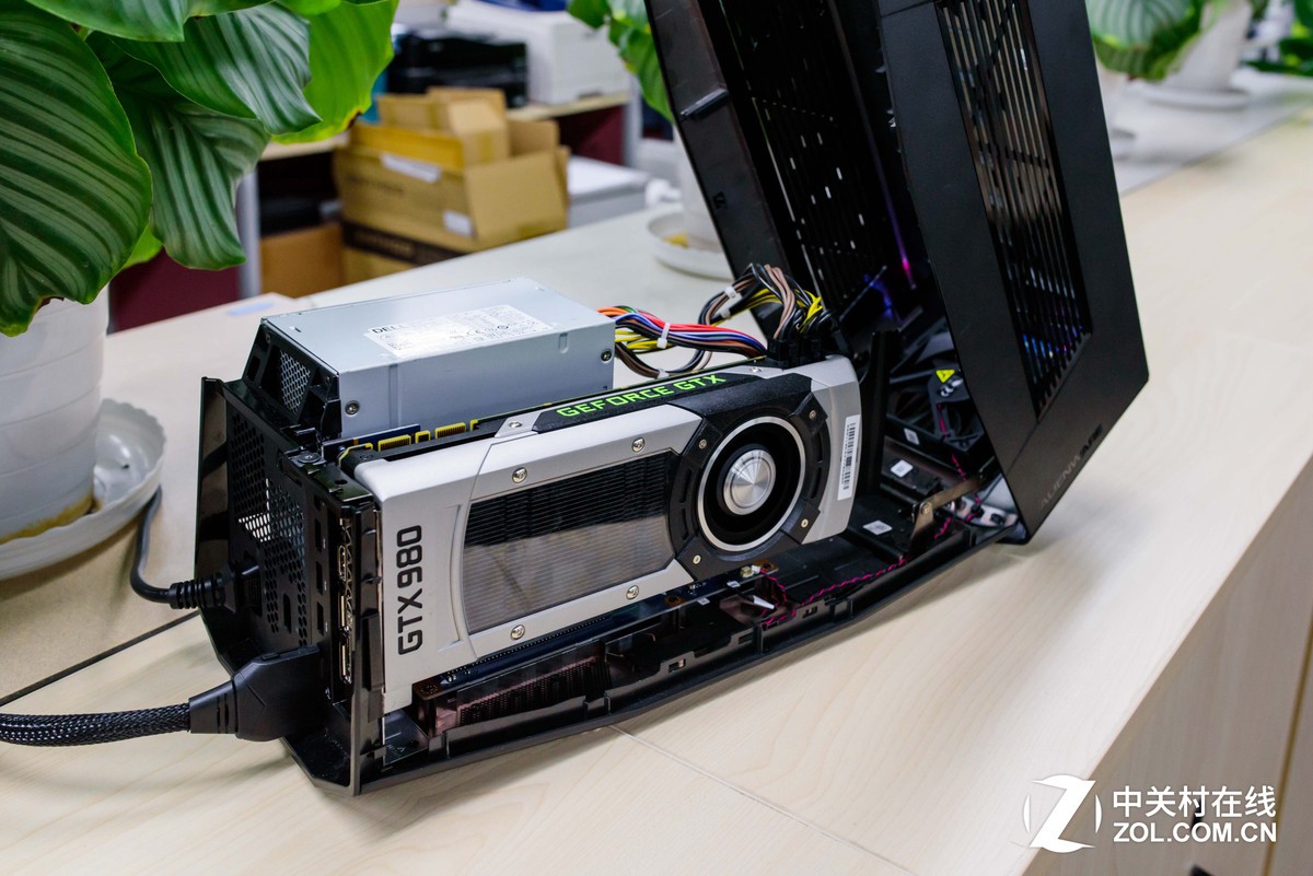 【高清图】 游戏本用桌面卡 alienware15扩展坞评测 图5