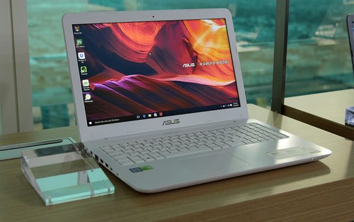 华硕vivobook 配备了第五代英特尔酷睿i7 5500u双核