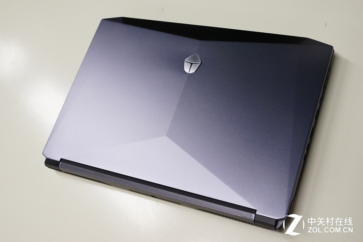 【高清图】 14寸载gtx965m 雷神小钢炮st游戏本评测图1