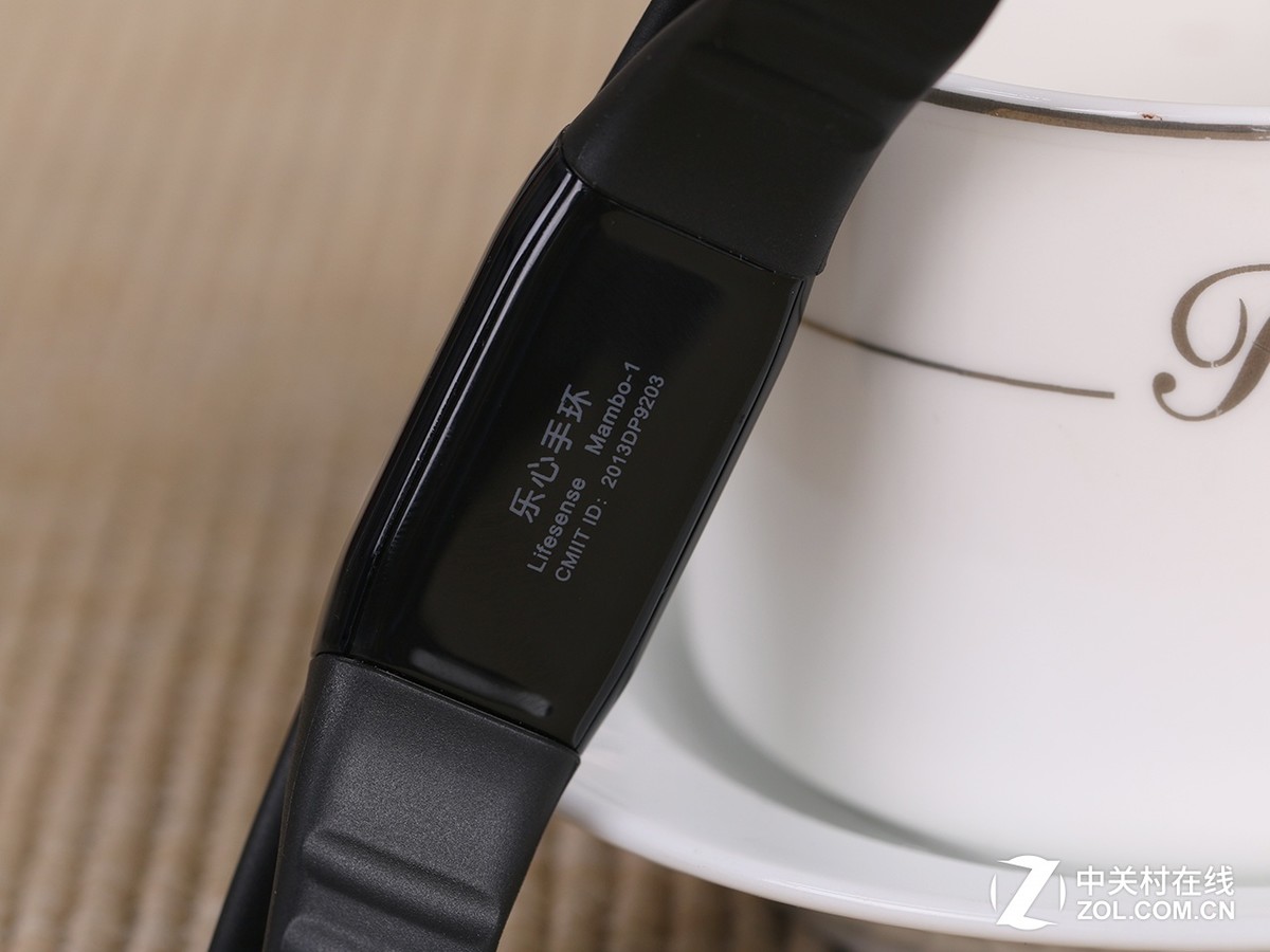 智能手环 乐心智能手环 乐心手环mambo 图片 返回综述页41 / 54隐藏