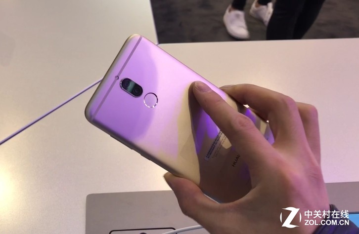 【高清图】 华为展台快讯:你是否认得mate 10 lite图2