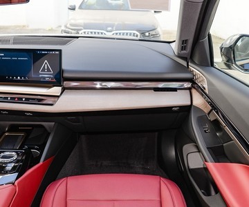 ����5ϵ 2025�� 525Li ������װ�пط�����3