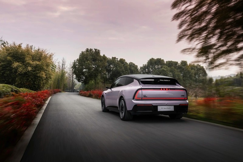 �µ�AUDI �µ�E5 Sportback 2026�� �콢quattro��