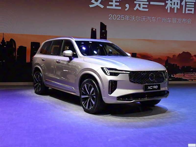 �ֶ���XC90���ʽ�춯 2026�� T8 ��Զ������ 7��