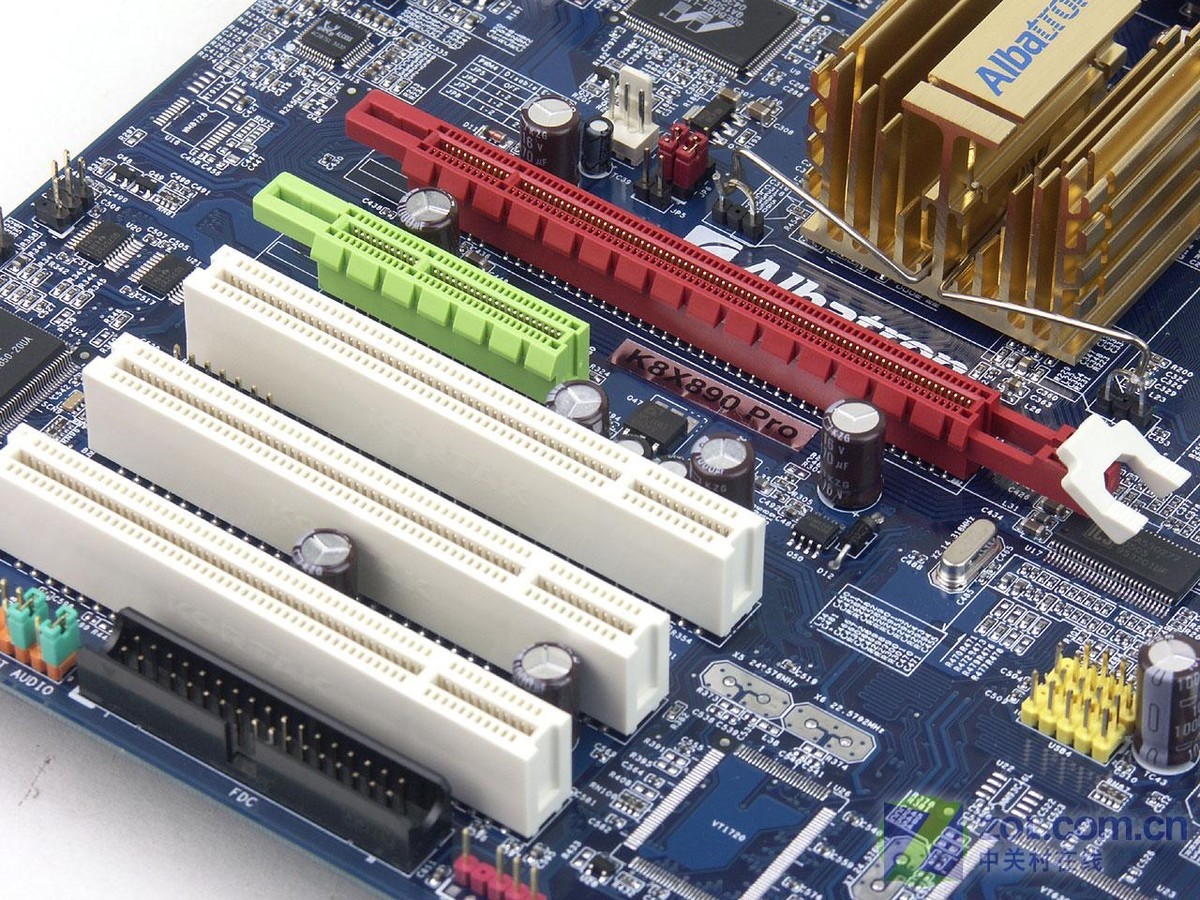 决战pcie平台 35款主流939主板横评 (5/16)