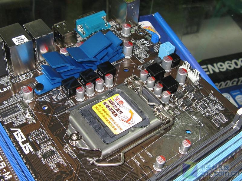 配小机箱送女友 华硕p55小板千元到货