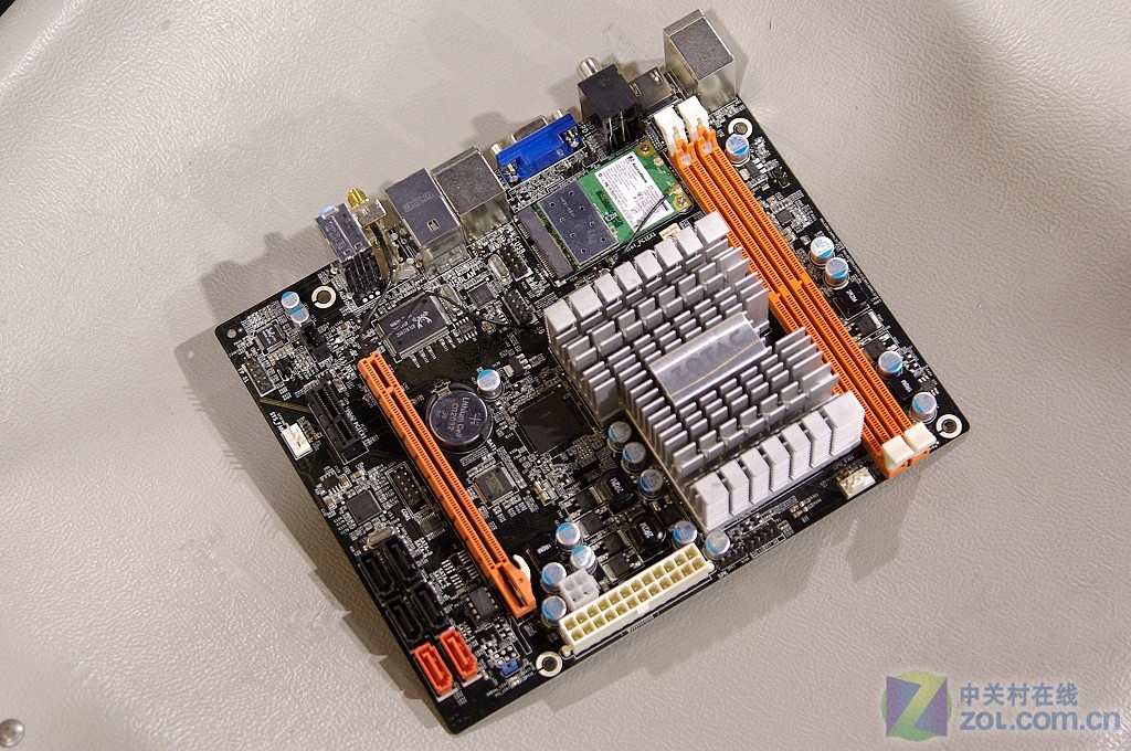 【高清图】 统一itx设计 索泰第二代atom主板曝光图4