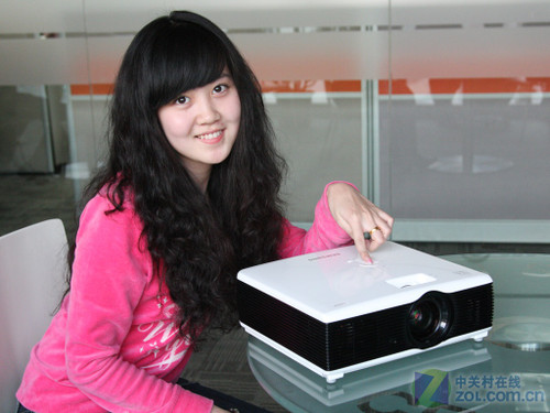 摆脱束缚! 三星LED投影带来演示新应用