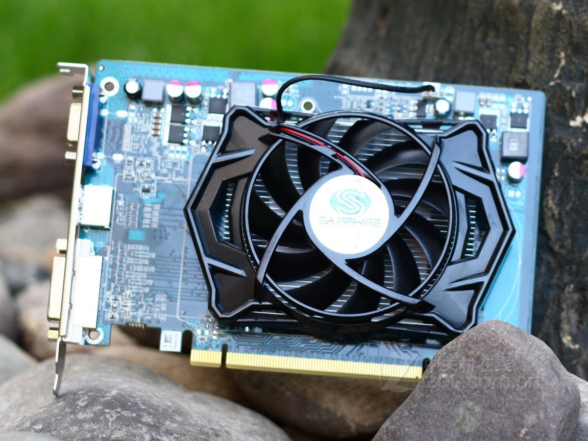 【高清图】 蓝宝石(sapphire)蓝宝hd5550 512m gddr5 hdmi 至尊版整体