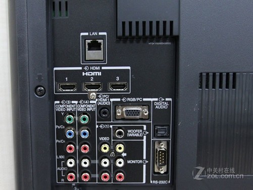 在外观方面,东芝xv650c系列液晶电视外形设计大气稳重,黑色高亮材料